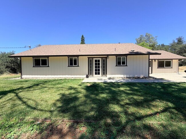 Building Photo - 10964 Rainbow Lake Rd