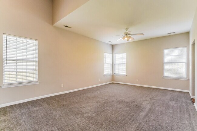 Building Photo - 4001 Laurel Glen Dr