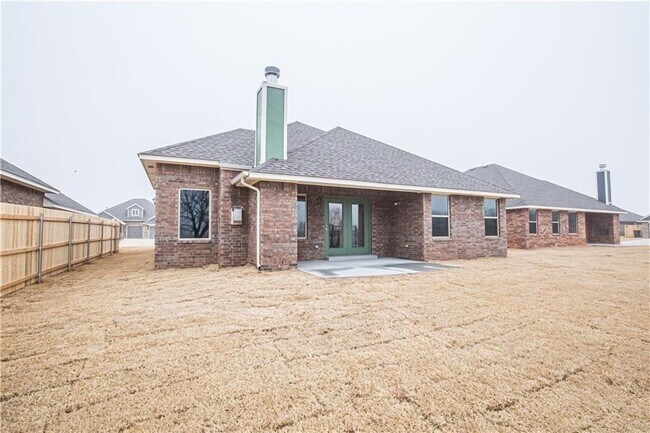 Building Photo - 3516 Lakeside Dr