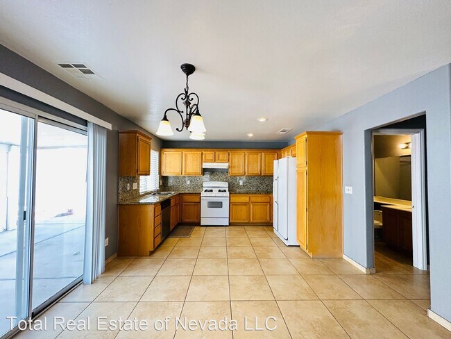 Building Photo - 5 br, 3 bath House - 4353 Silver Bay St