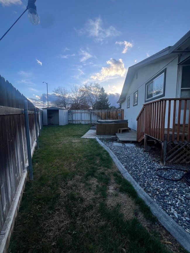 Building Photo - 100 Hills W Way