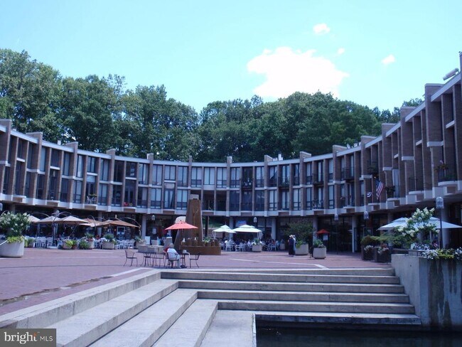 Building Photo - 1808 Ivy Oak Square