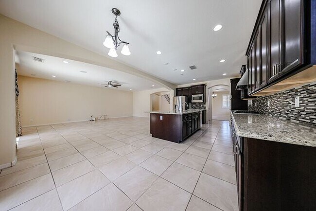 Building Photo - Stunning home located in the heart of Chandler, AZ!