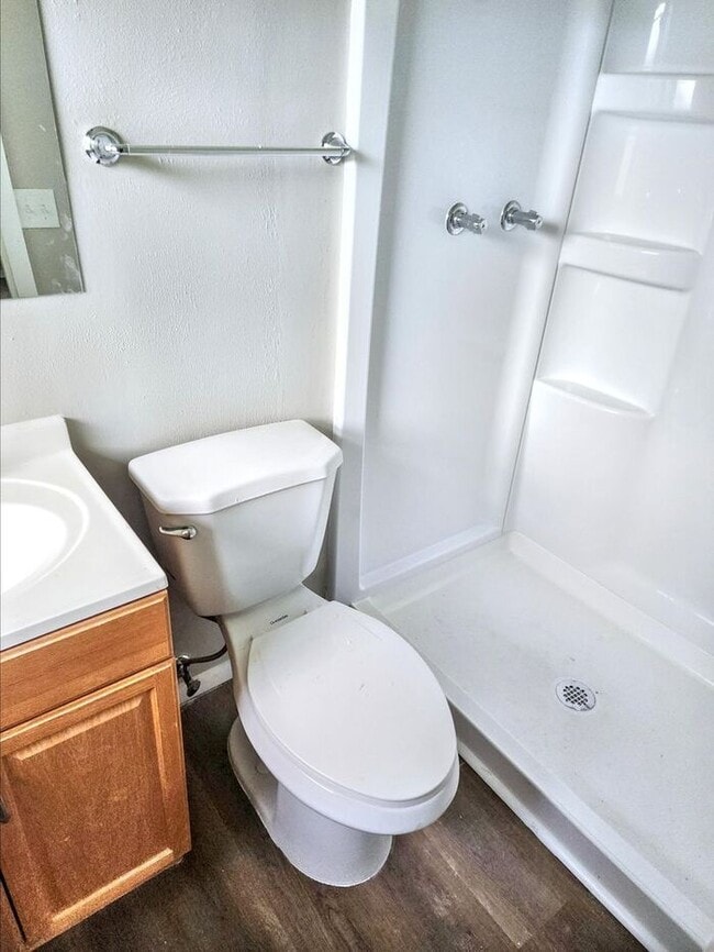 Building Photo - Charming 3-Bedroom Home with Fenced Yard /...