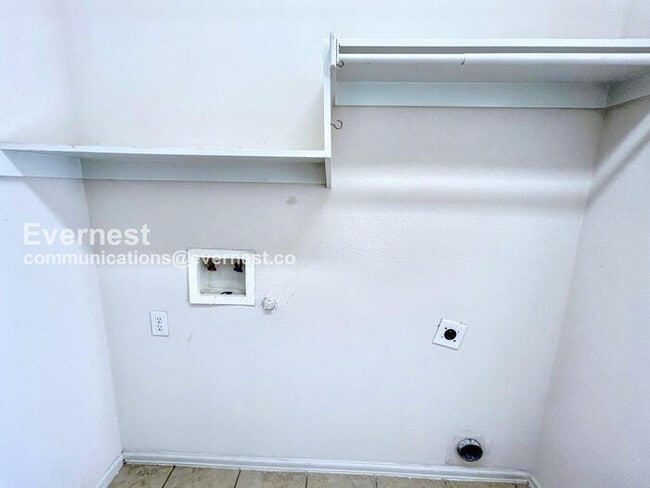 Building Photo - 2840 S Serrano