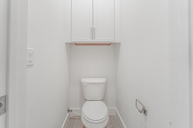 Building Photo - Beautiful townhome off of I St!