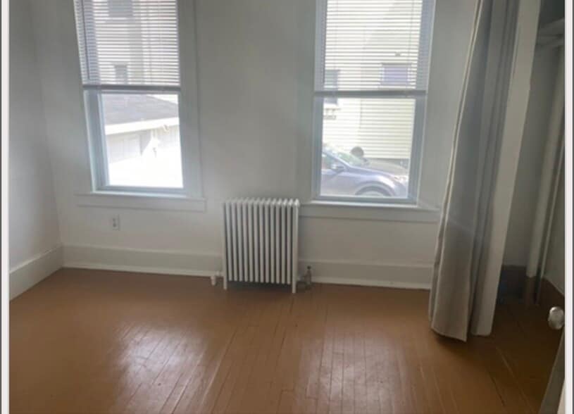 Building Photo - 19 Meacham St