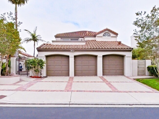 Primary Photo - FURNISHED - Elegant 3 bedroom with office ...