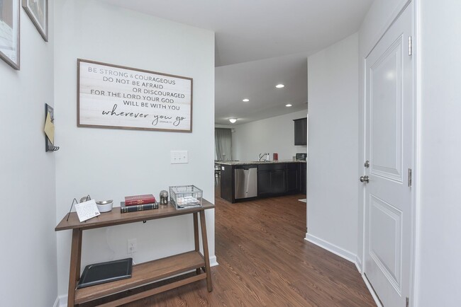 Building Photo - Modern Comfort in a Quiet Cul-de-Sac – 3 B...