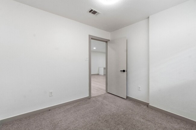 Building Photo - 14850 Coaltown Rd
