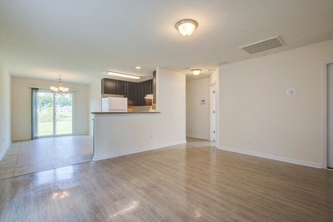 Building Photo - 183 Brittondale Rd