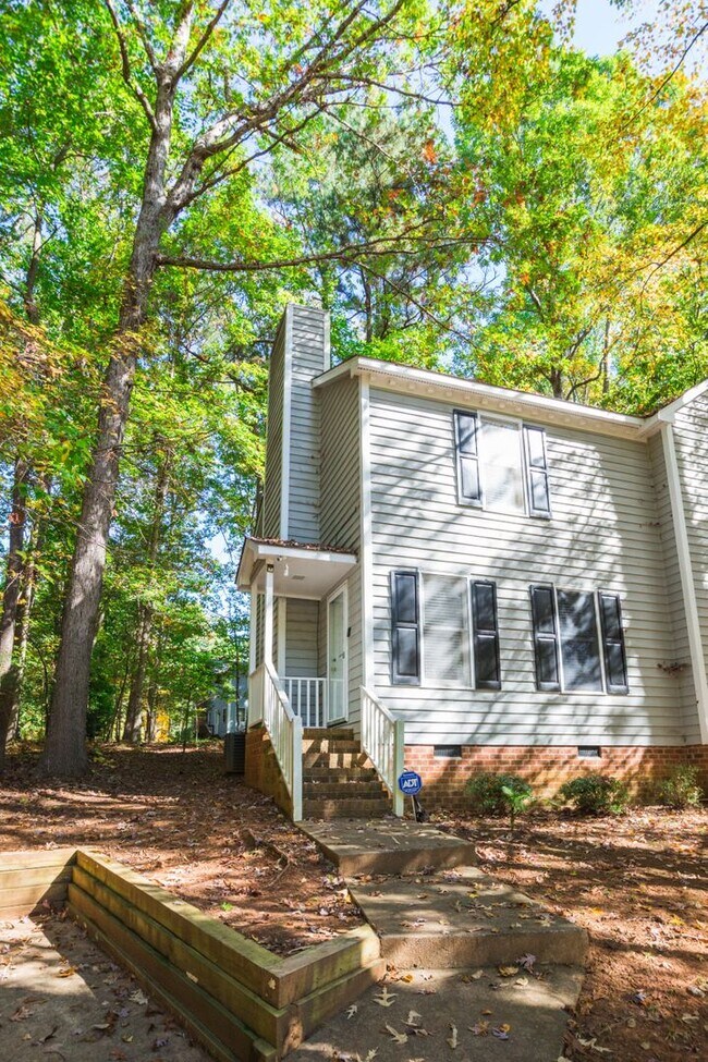 Building Photo - 2 bed, 1.5 bath Duplex in American Village Minutes to Duke University!