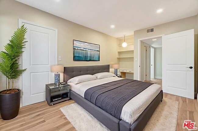 Building Photo - 16608 Park Ln Cir