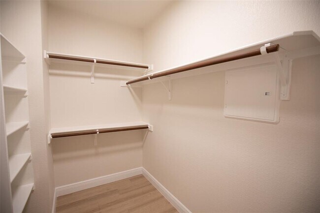 Building Photo - 1913 Littlefield St