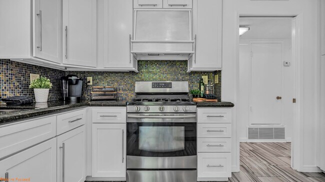 Building Photo - 14 Gary Cir