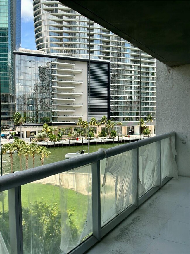 Building Photo - 465 Brickell Ave