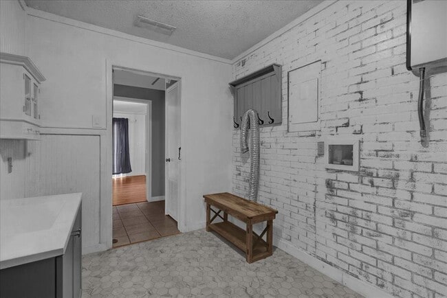 Building Photo - 14043 Tennessee Ave