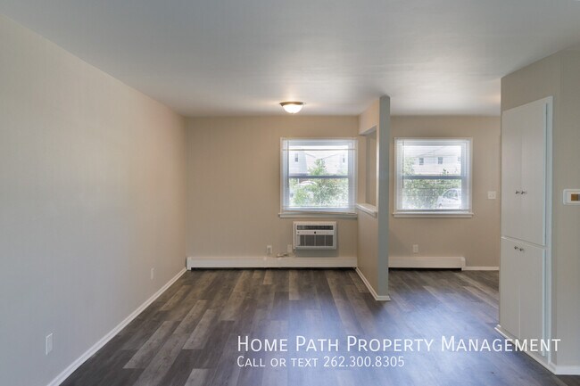 Building Photo - 3030 W Iona Terrace