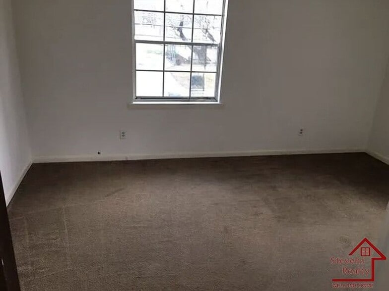 Building Photo - 411 Elm Ave