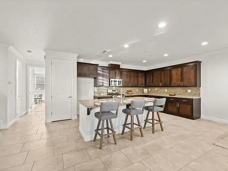 Building Photo - 663 Addison Ln