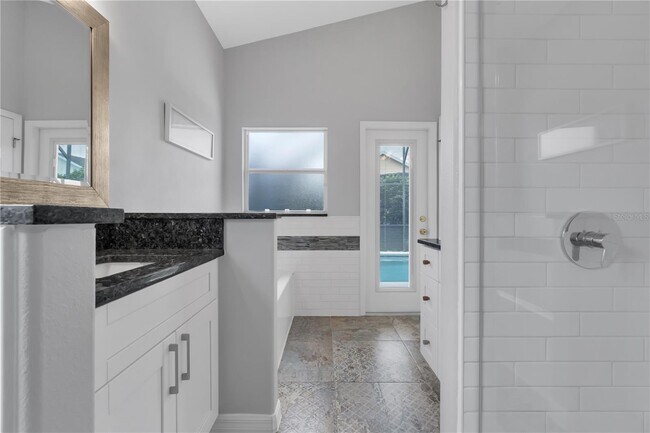 Building Photo - 16635 Palm Spring Dr