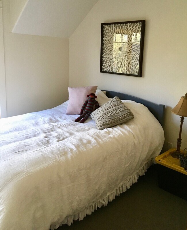 Building Photo - Furnished Condo in Pine Meadow Village