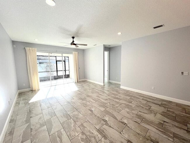 Building Photo - 10 Emmons Ln