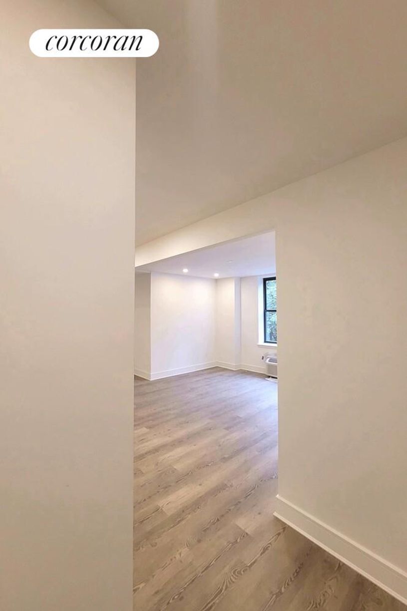 Building Photo - 45 W 81st St