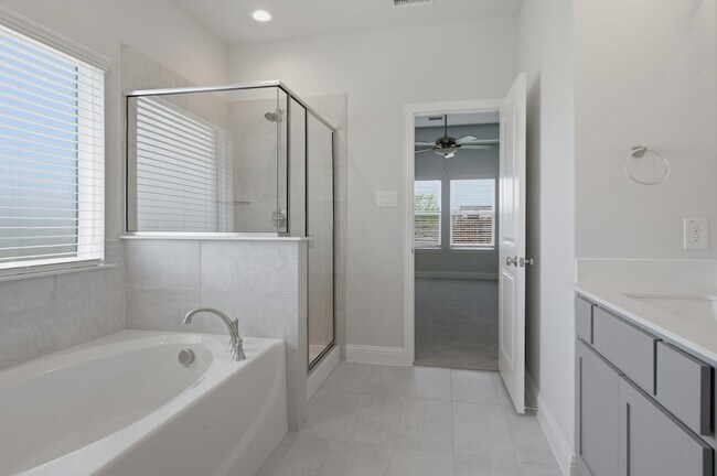 Building Photo - 1224 Redcoat Dr