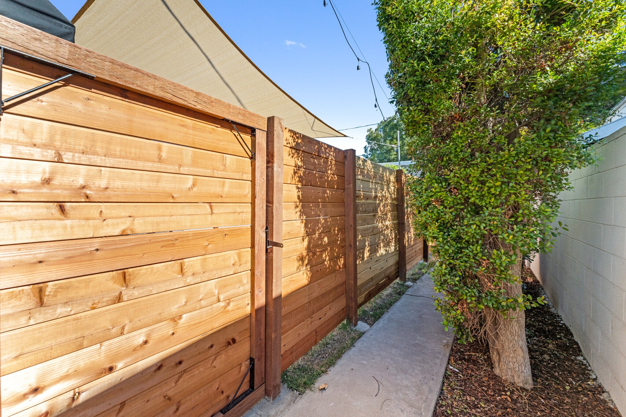 Walkway - 1344 N Lincoln St