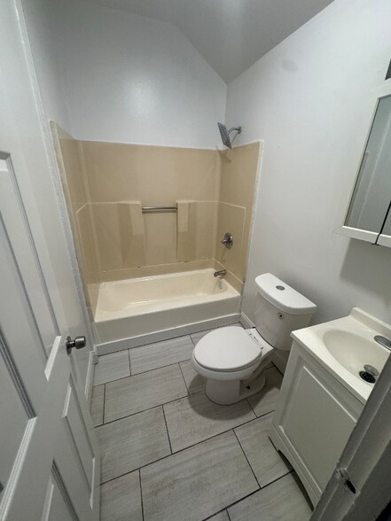 Building Photo - 66 Read St