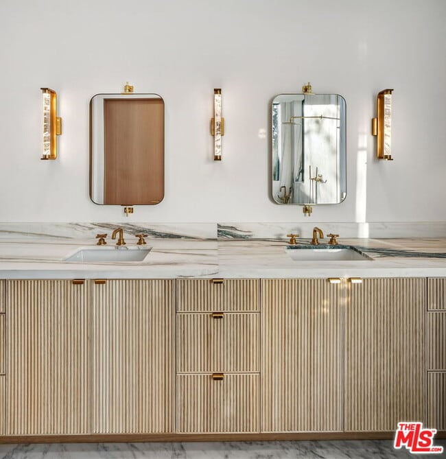 Building Photo - 738 Palms Blvd