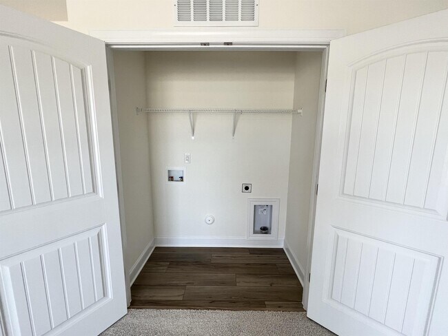 Building Photo - 324 Highview Dr