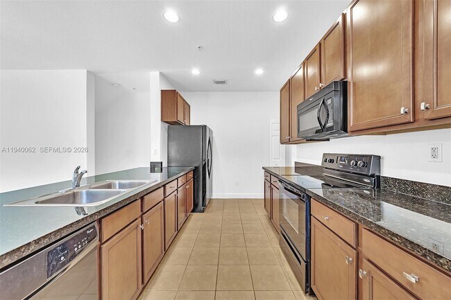 Building Photo - 908 SW 147th Ave