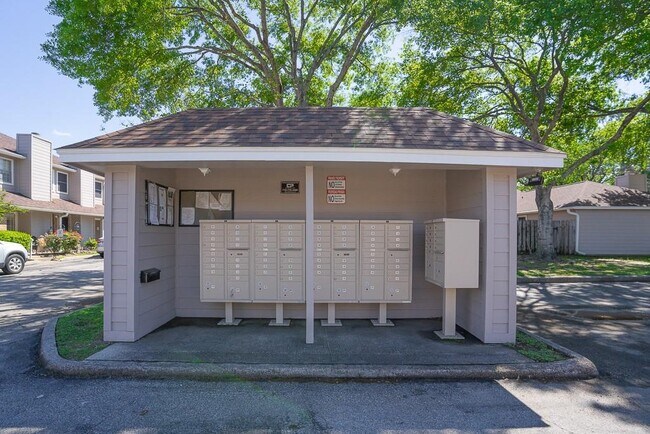 Building Photo - 14020 Schroeder Rd