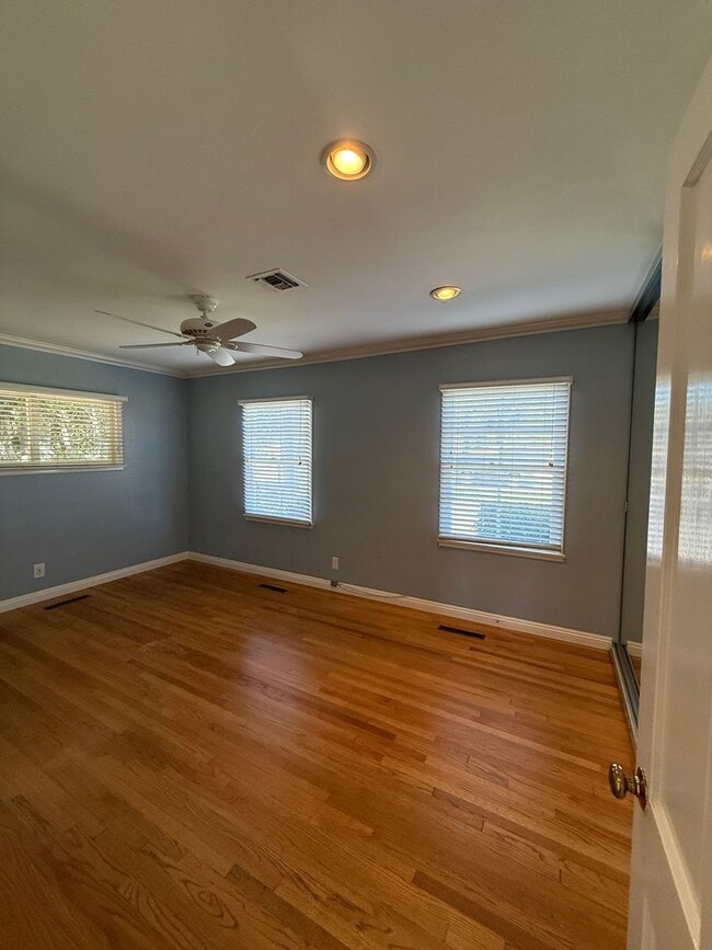 Building Photo - Beautiful, Ranch-Style, 4 Bedroom, 2 Bathroom Northridge Home Available For 1 Year Lease