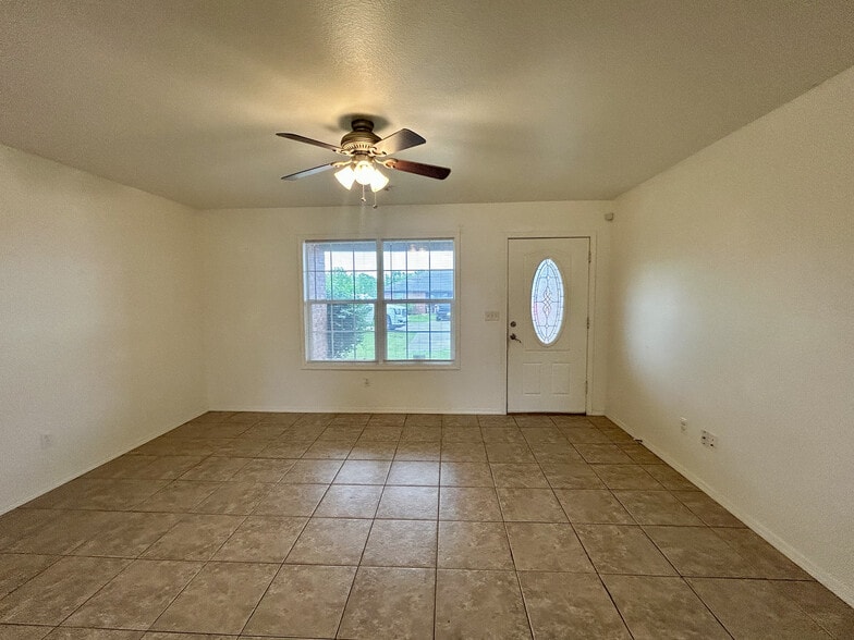 Building Photo - 63030 E 285 Ct