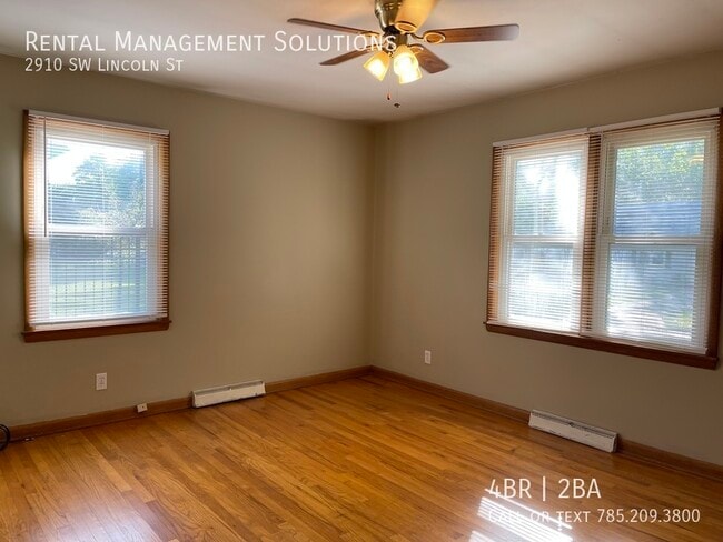 Building Photo - 2910 SW Lincoln St- 4 BED/2 BATH