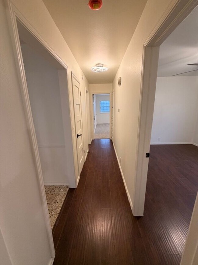 Building Photo - Rollingwood Neighborhood