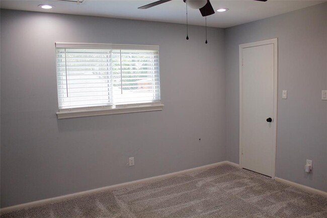 Building Photo - 2015 Tucumcari Dr
