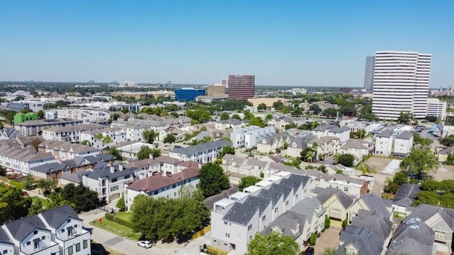 Building Photo - 5634 Dolores St