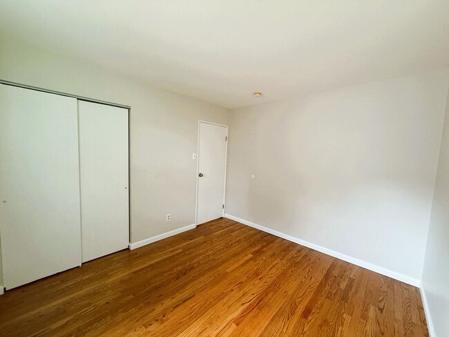 Building Photo - Fully Rehabbed 3 bedroom, 1 bathroom Renta...