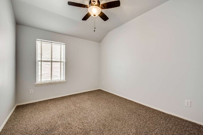 Building Photo - Gorgeous 3 Bed, 2 full bath gem located in the heart of the sought-after Chadwick Farms