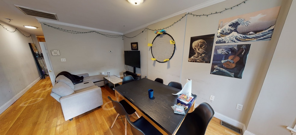 Building Photo - 83 Windsor St