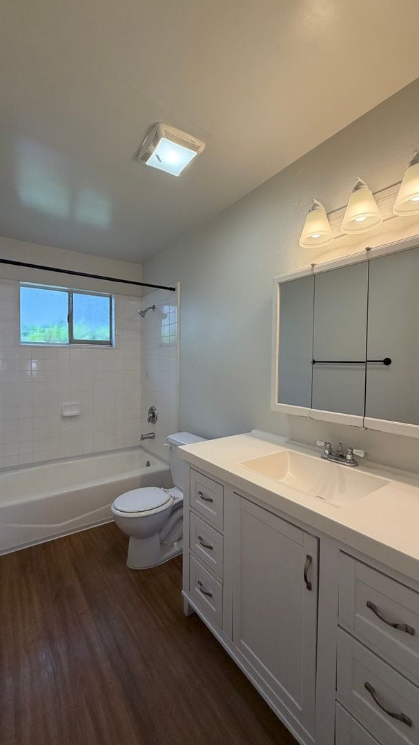 Building Photo - 566-568 7th St