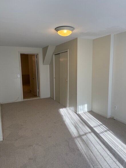 Building Photo - 1758 Hobart St NW