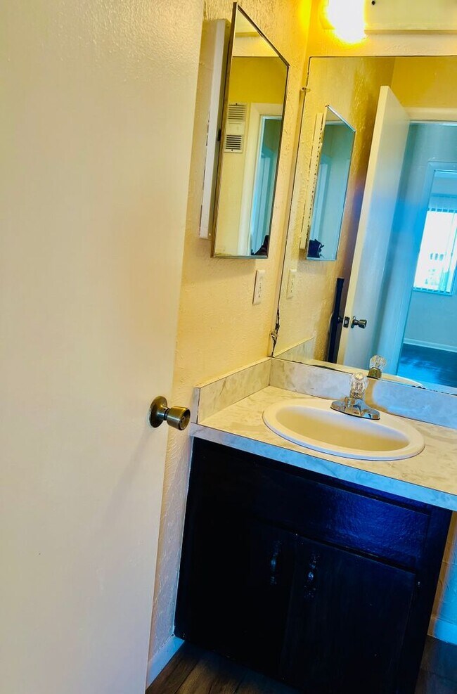 Building Photo - 2/2 Condo in Melbourne for Rent!
