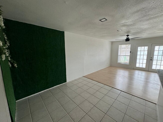 Building Photo - 6685 Kentwick Dr