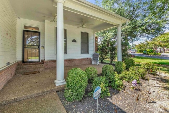 Building Photo - 7520 Crystal Lake Dr