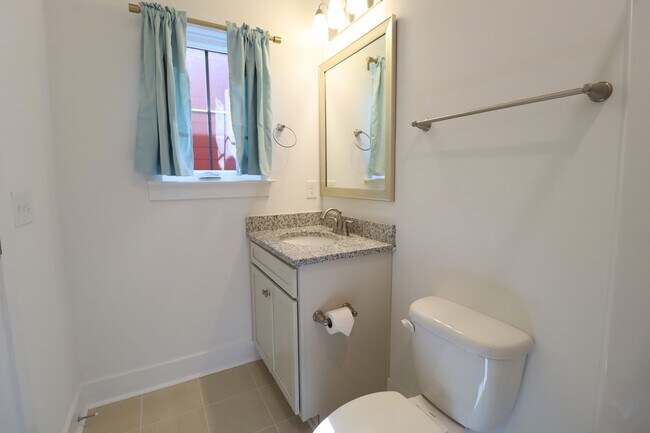 Building Photo - 2 bedroom/2.5 bath home in West Columbia.